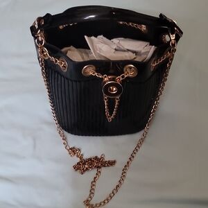 Elegant Black and Gold Chain Shoulder Bag
